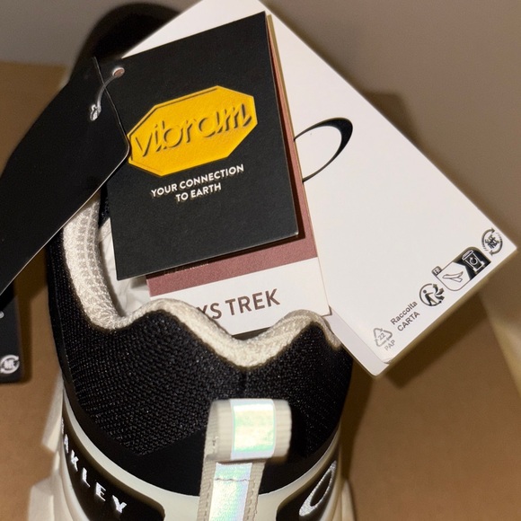 Oakley Men's Black and Cream Light Breathe Athletic Shoes NIB - Picture 5 of 8